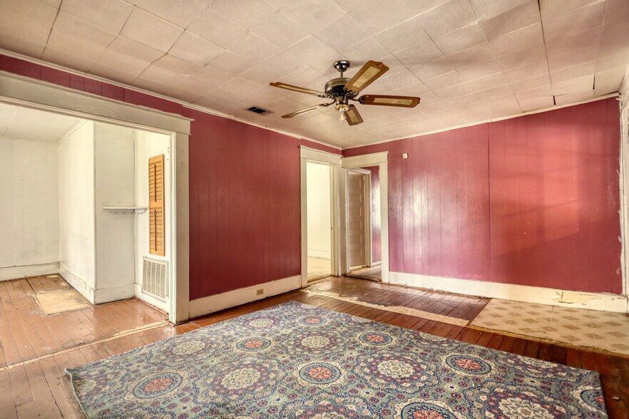 More Photos Of 510 S Camellia Blvd, Fort Valley Convenience Store For Sale