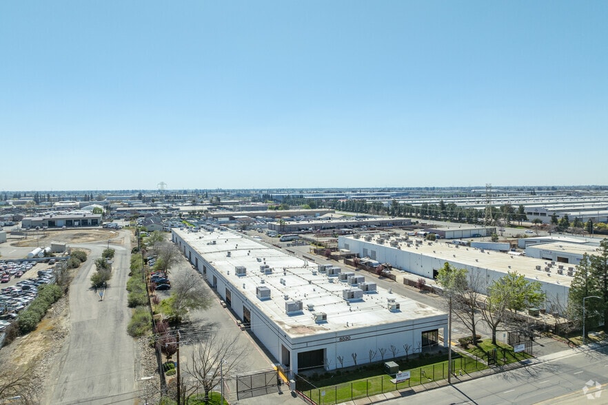 More Photos Of 8530 Fruitridge Rd, Sacramento Warehouse For Lease