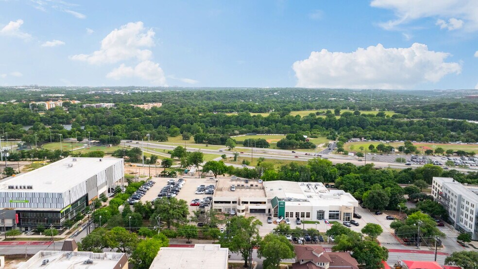 More Photos Of 1515 W 5th St, Austin General Retail For Sale