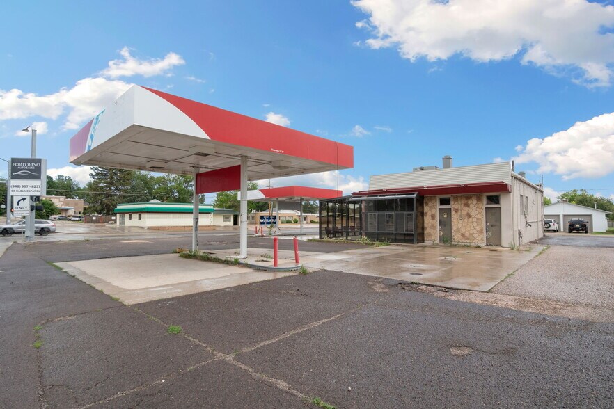 More Photos Of 1822 Logan Ave, Cheyenne Service For Sale