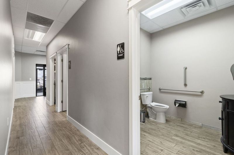 More Photos Of 236 River Vista Pl, Twin Falls Office For Lease