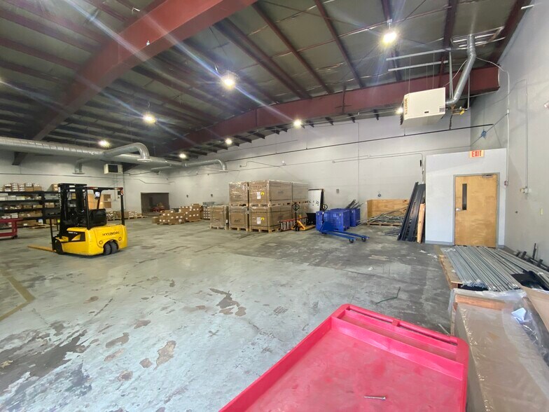 More Photos Of 5301 E Princess Anne Rd, Norfolk Flex For Lease