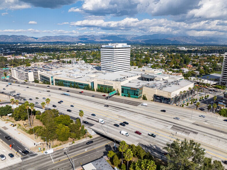 More Photos Of 15301 Ventura Blvd, Sherman Oaks Unknown For Lease