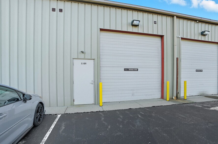 More Photos Of 1104-1124 Kemper Meadow Dr, Forest Park Storefront For Lease