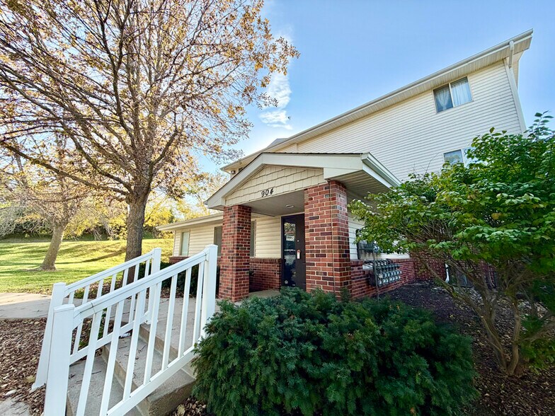 More Photos Of 904-908 Kasper St, Bellevue Multifamily For Sale