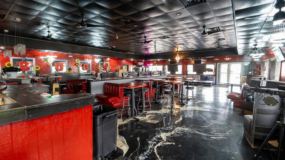 More Photos Of 6500-6502 Dixie Dr, Houston Bar For Sale