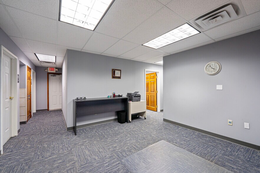 More Photos Of 124 Dorchester Sq, Westerville Office For Sale