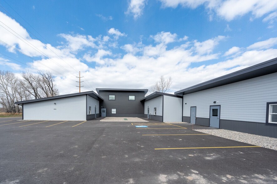 More Photos Of 255 Garden Dr, Bozeman Flex For Lease