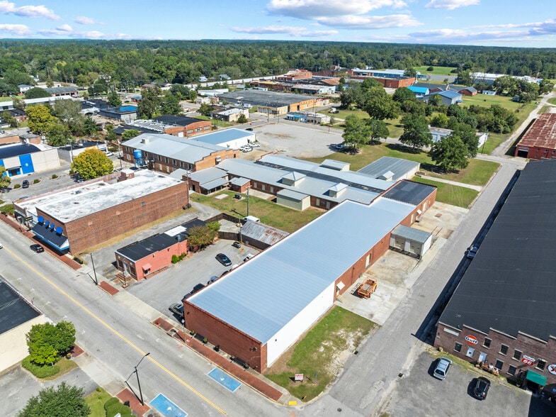 More Photos Of 122 E Laurel St, Mullins Industrial For Sale