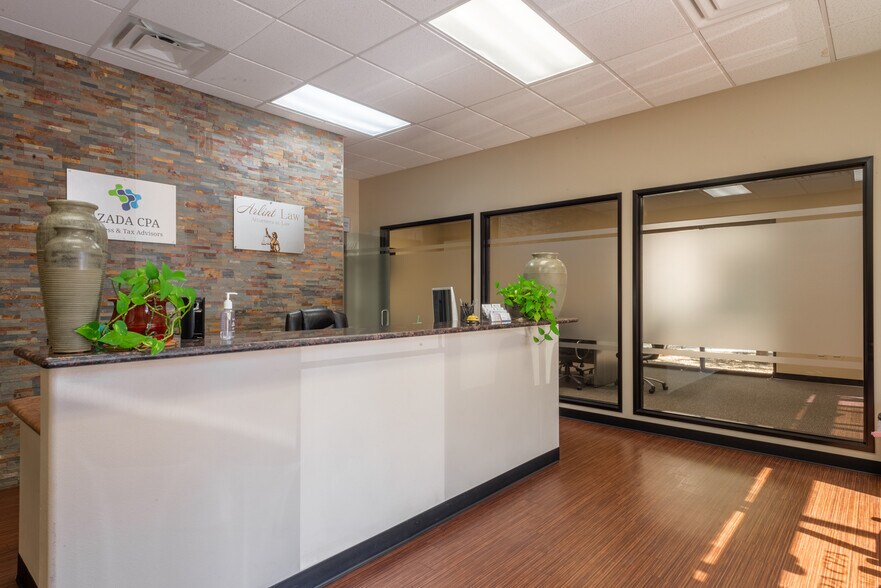 More Photos Of 2470 W Horizon Ridge Pky, Henderson Office For Lease