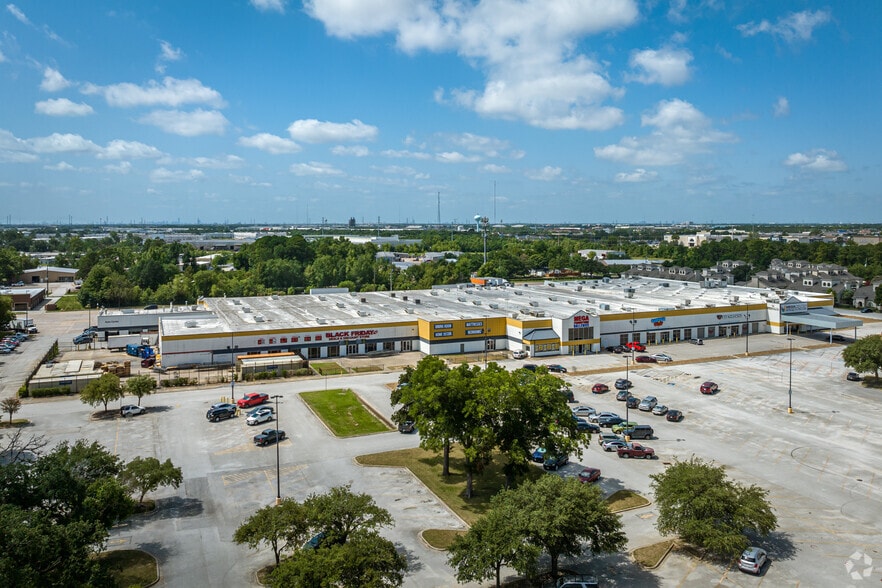 More Photos Of 7075 FM 1960 Rd W, Houston Warehouse For Lease