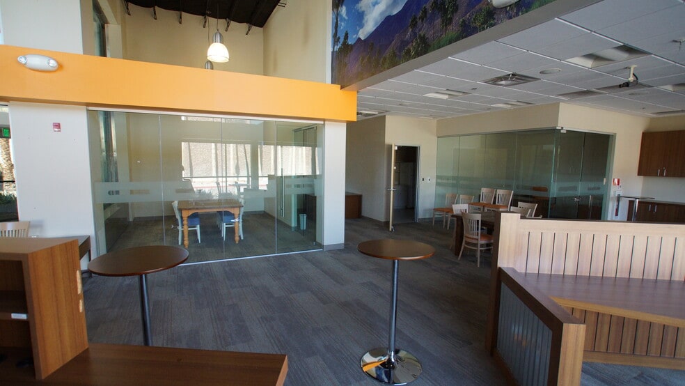 More Photos Of 500 S Palm Canyon Dr, Palm Springs Office For Lease