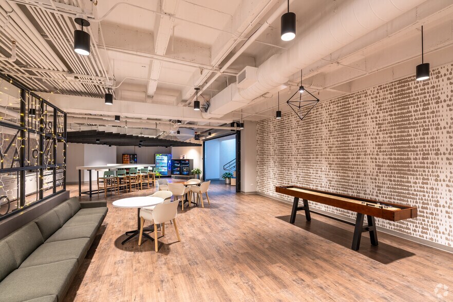 More Photos Of 400 Skokie Blvd, Northbrook Office For Lease