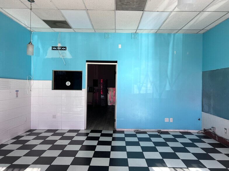 More Photos Of 18625 Sherman Way, Reseda Office For Lease