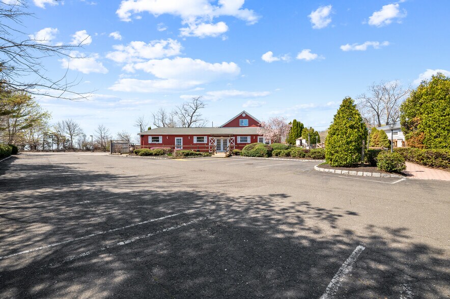 More Photos Of 3225 Sound Ave, Riverhead Storefront Retail Office For Sale