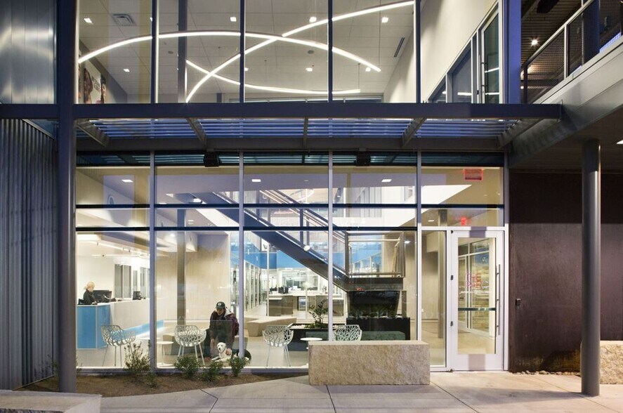 More Photos Of 4801 West Fwy, Fort Worth Veterinarian Kennel For Sale