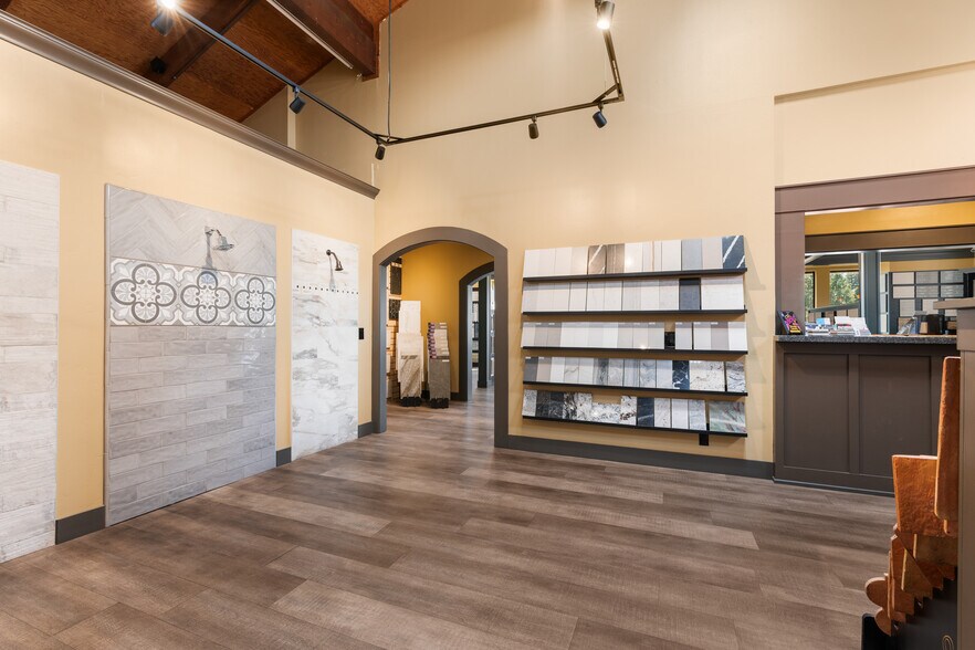 More Photos Of 807 S Auburn St, Grass Valley Showroom For Sale