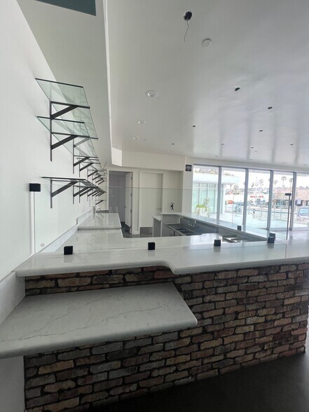 More Photos Of 219 Ave I, Redondo Beach Storefront For Lease