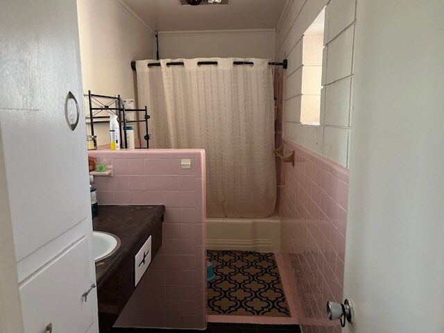 More Photos Of 208 S Ellis St, Menard Hotel For Sale