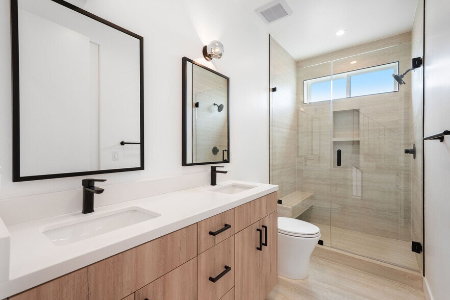 More Photos Of 726 Robinson St, Los Angeles Apartments For Sale