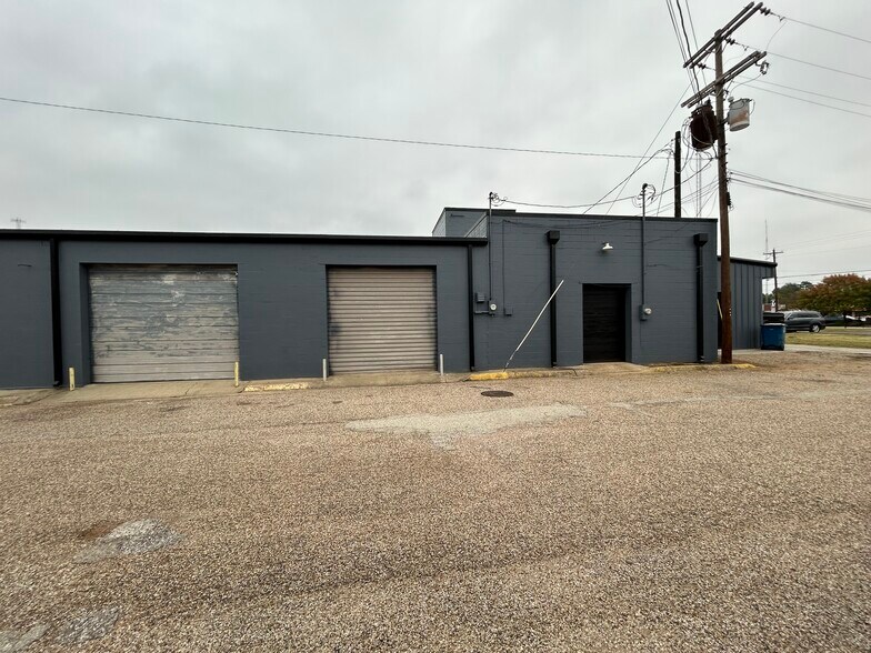 More Photos Of 105 S Main St, Quitman Storefront Retail Office For Sale