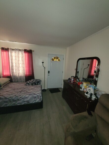 More Photos Of 1458 W 32nd St, Indianapolis Apartments For Sale