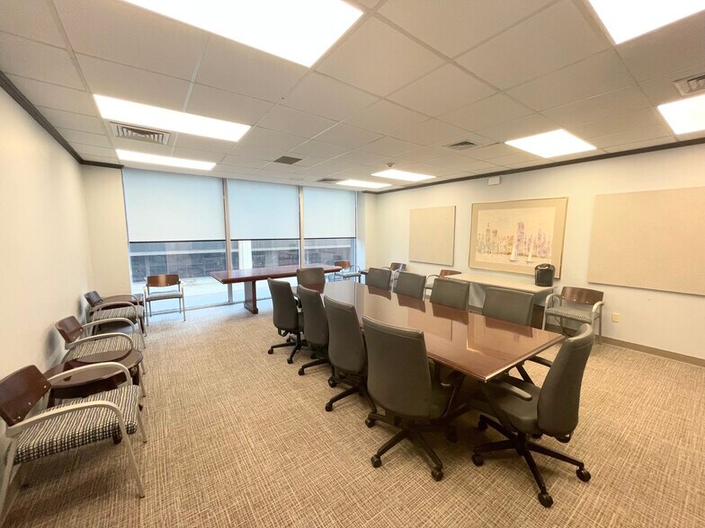 More Photos Of 711 N Carancahua St, Corpus Christi Office For Lease