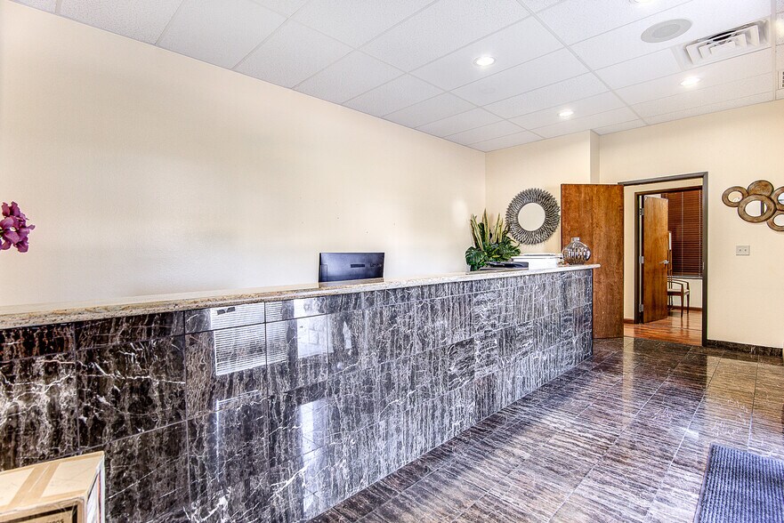 More Photos Of 720 W Nathan Lowe Rd, Arlington Medical For Sale