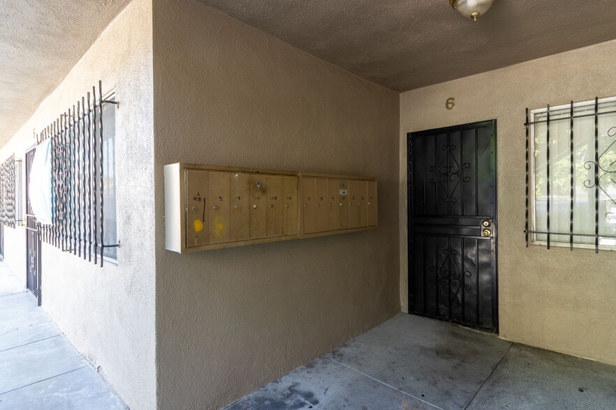 More Photos Of 820 W 95th St, Los Angeles Apartments For Sale