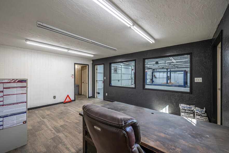 More Photos Of 11206 N Broadway Ave, Ada Warehouse For Sale