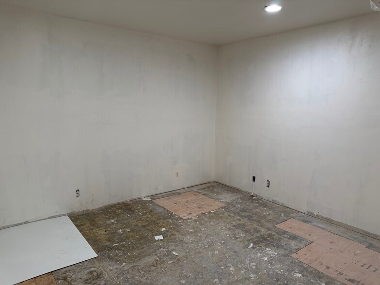 More Photos Of 1272 4th St, Los Banos Office For Lease