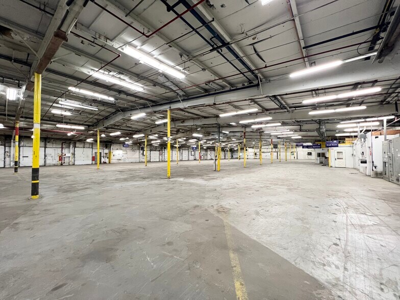 More Photos Of 675 E Allman St, Medford Warehouse For Sale
