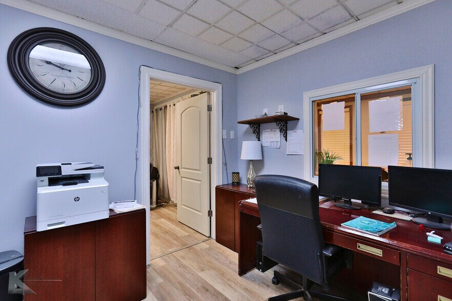 More Photos Of 318 Cedar St, Abilene Storefront Retail Office For Sale
