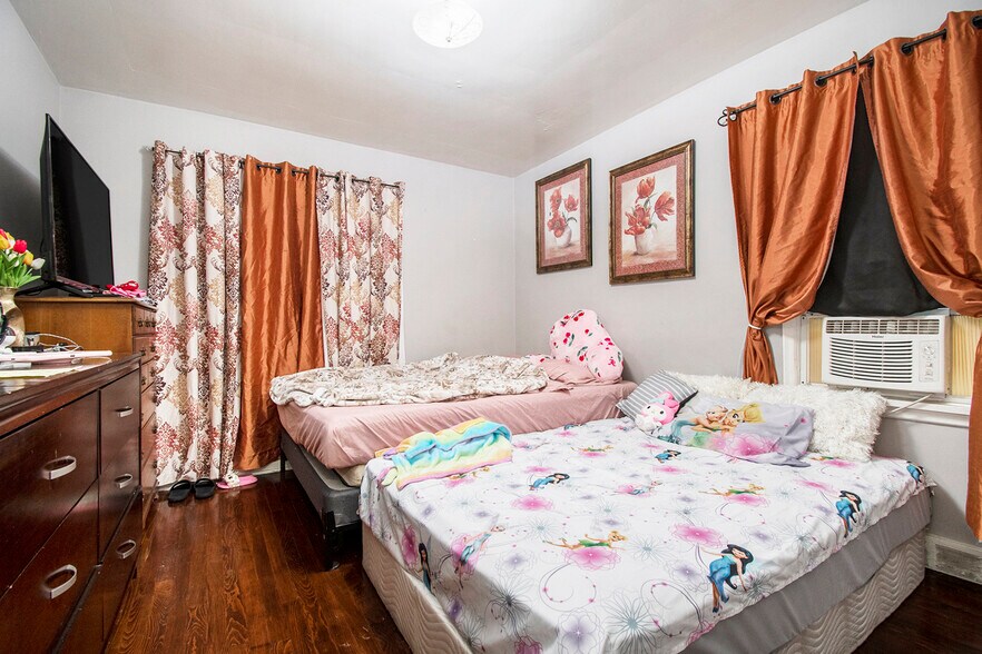 More Photos Of 121 N 35th Ave, Omaha Multifamily For Sale