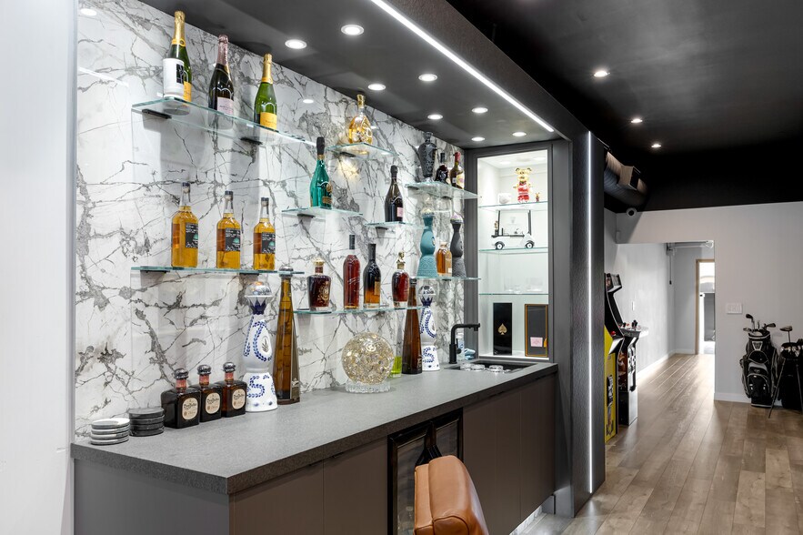 More Photos Of 1612 Magnolia Blvd, Burbank Storefront For Sale