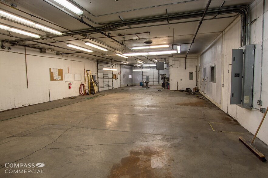 More Photos Of 480 SE Bridgeford Blvd, Bend Industrial For Lease