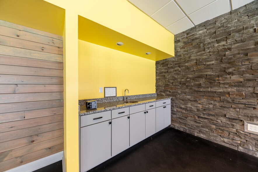 More Photos Of 145 School Rd, Mount Morris Office For Sale