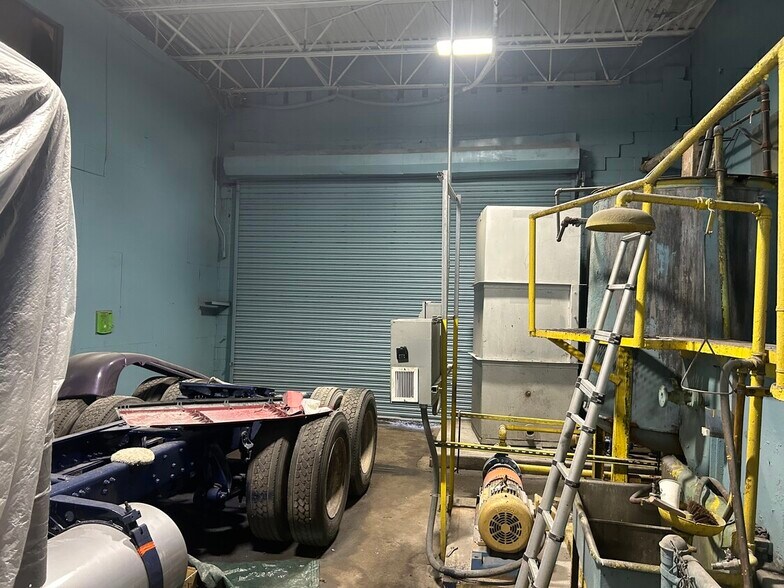 More Photos Of 184-188 Doremus Ave, Newark Distribution For Sale