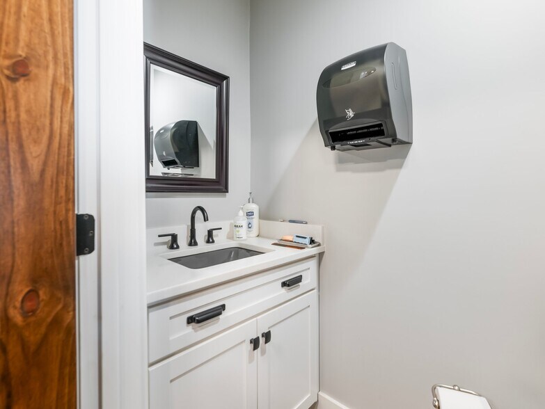 More Photos Of 1205 Industrial Blvd, Gainesville Warehouse For Sale