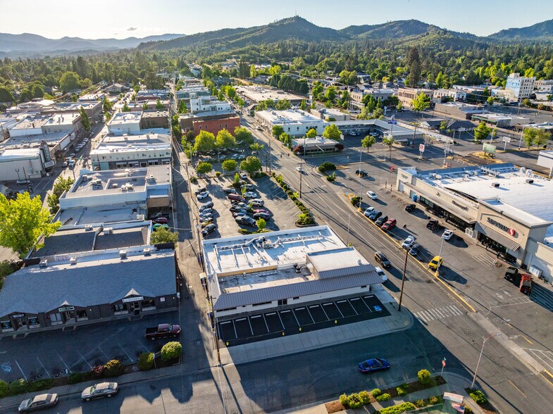 More Photos Of 239 SE G St, Grants Pass General Retail For Sale