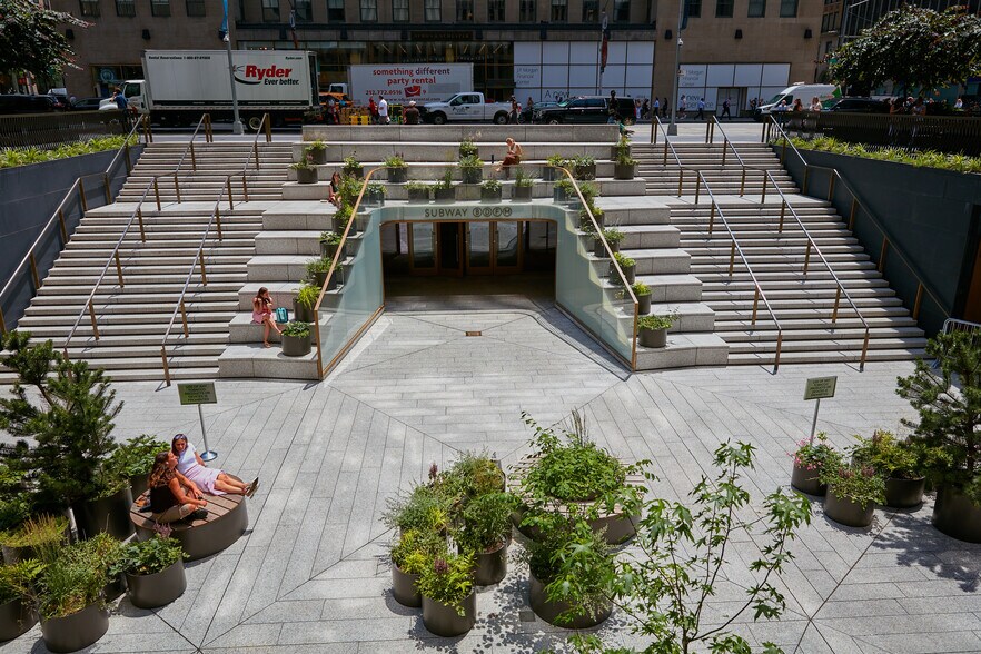More Photos Of 1221 Avenue of the Americas, New York Office For Lease