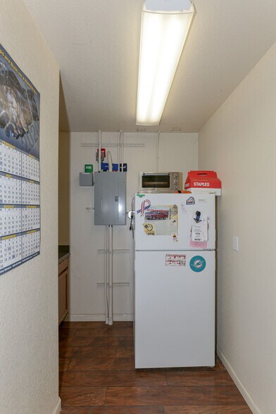 More Photos Of 128 Heron Way, Merced Light Manufacturing For Lease