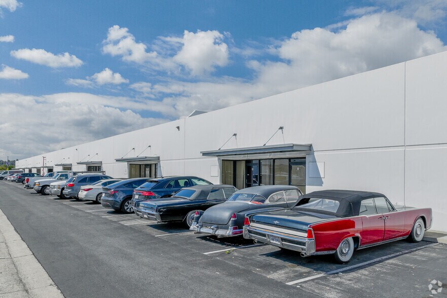 More Photos Of 3911 E La Palma Ave, Anaheim Warehouse For Lease