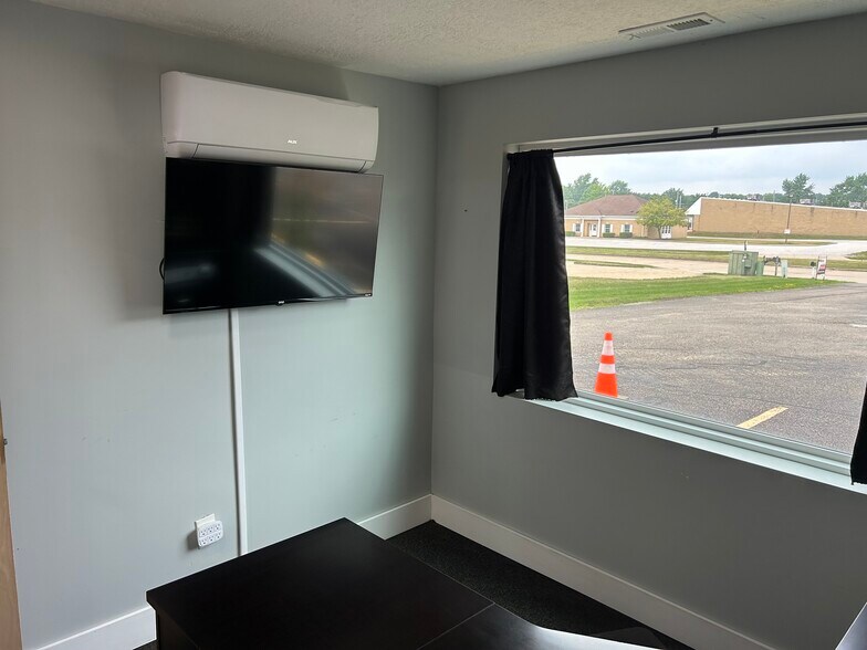More Photos Of 463 Etheridge Blvd S, Canal Fulton Service For Lease