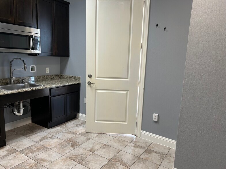 More Photos Of 3900 South Stonebridge Dr, McKinney Office For Lease