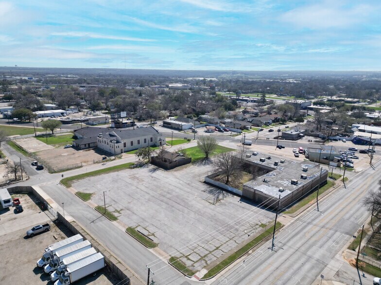 More Photos Of 412 N Sylvania Ave, Fort Worth Freestanding For Lease