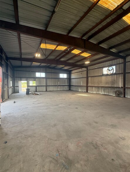 More Photos Of 100 E Industrial Blvd, Beeville Manufacturing For Sale