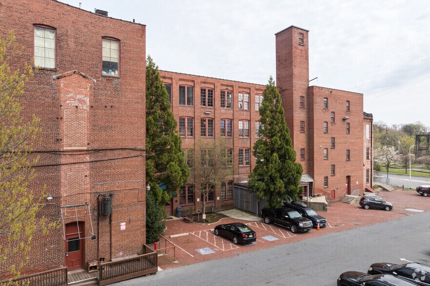 More Photos Of 535 Canal St, Reading Flex For Lease