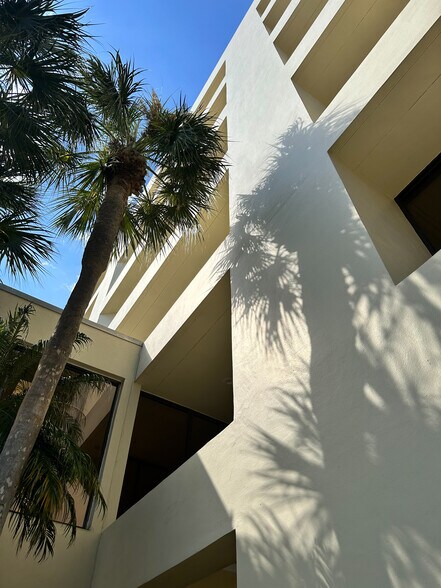 More Photos Of 4440 PGA Blvd, Palm Beach Gardens Office For Lease