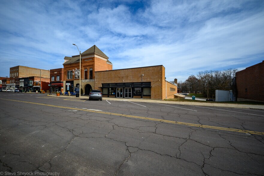 More Photos Of 411 S Main St, Hillsboro Specialty For Sale